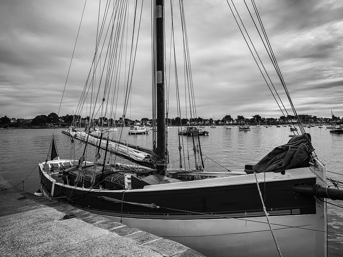 Photo du KROG E BARZ un bateau à voile conçu sur les plans d'un langoustier