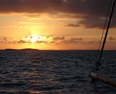Découvrir le Golfe du Morbihan au coucher du soleil Découvrir le Golfe du Morbihan au coucher du soleil